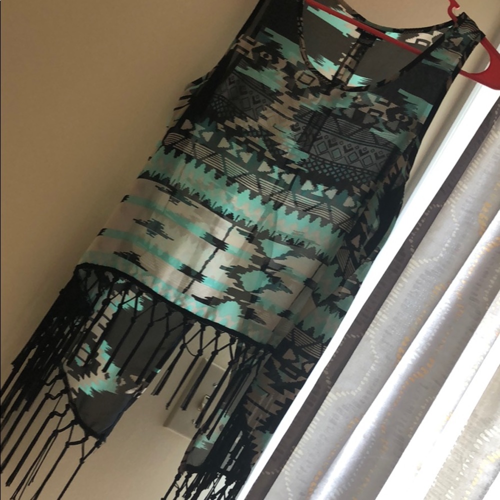 Super cute see through fringe tank!!🖤